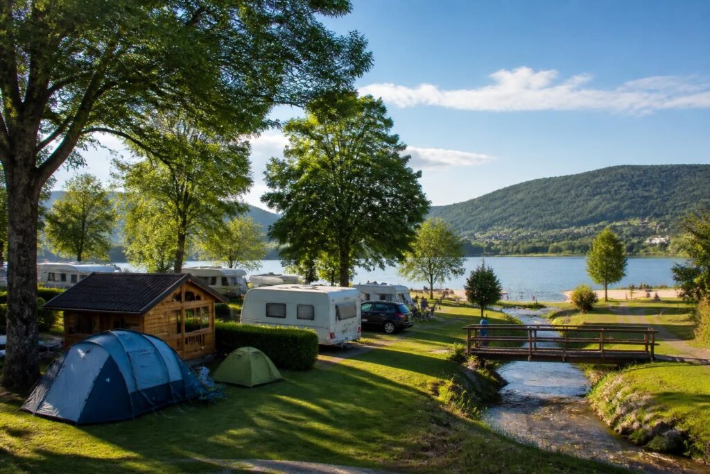 découvrez les meilleurs campings à gérardmer et autour du lac, avec des informations sur les emplacements, les tarifs et les périodes idéales pour votre séjour en pleine nature.